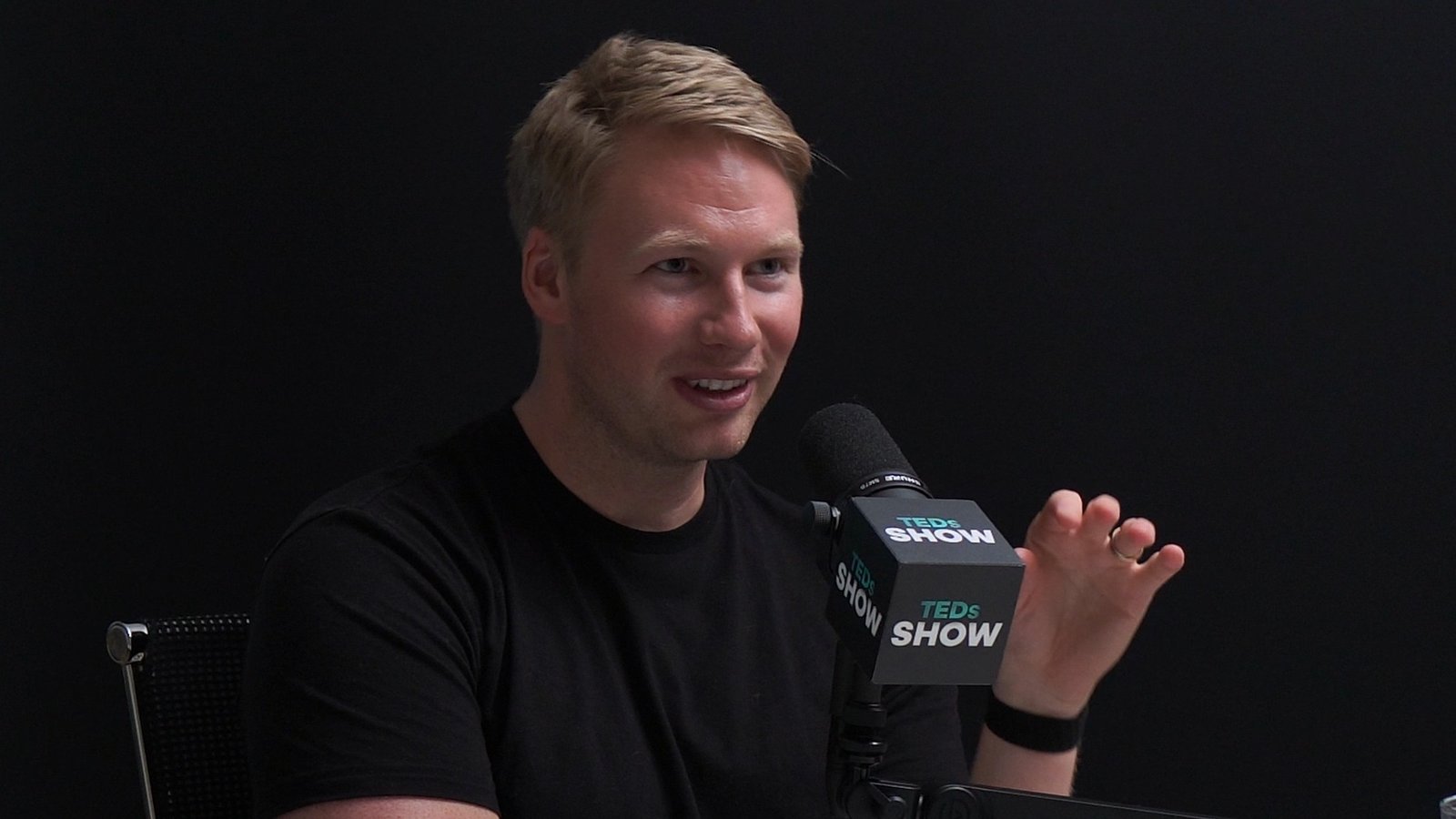 Ted spelar in Teds Show i studion